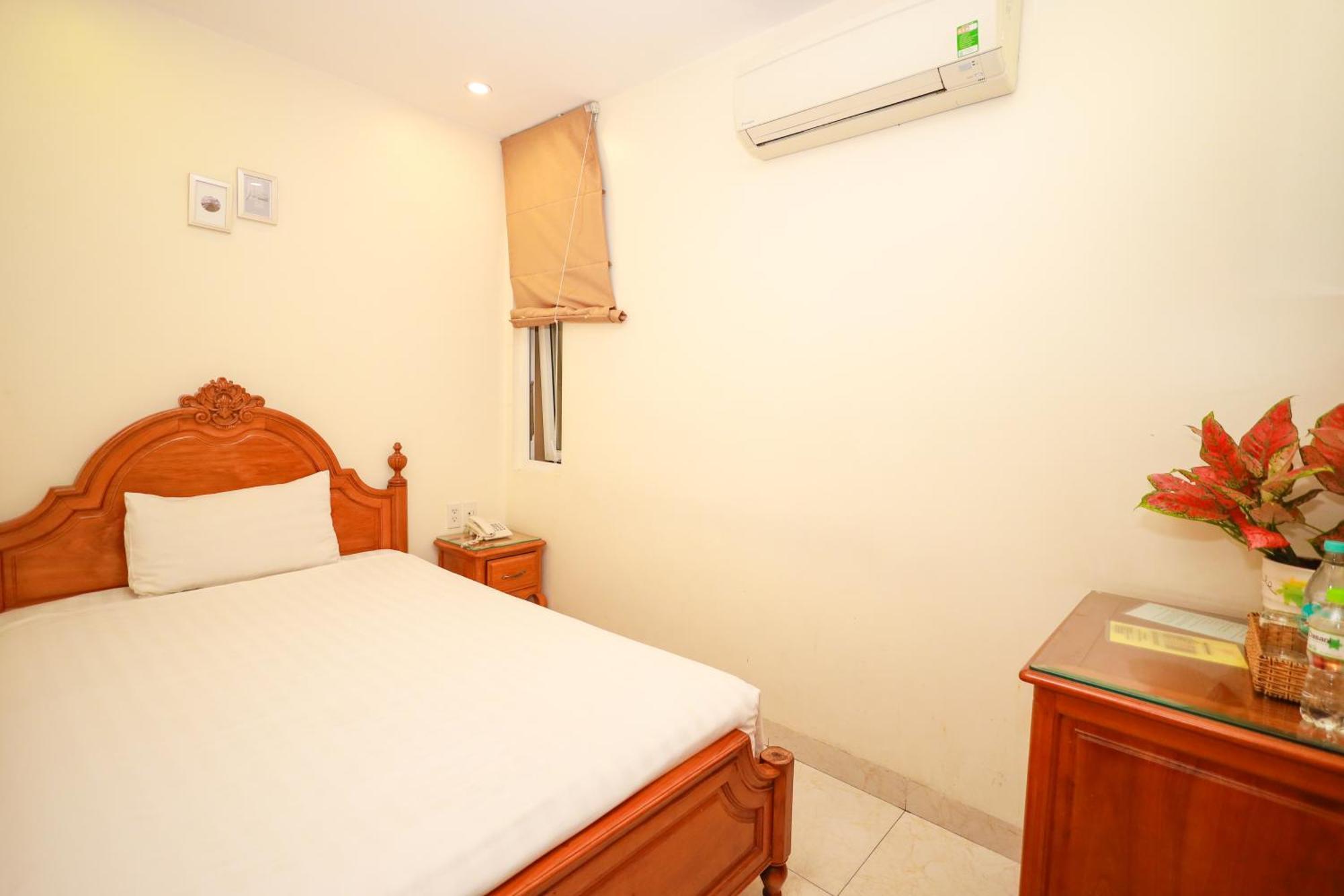 Hotel Sazi Erato Airport 2*