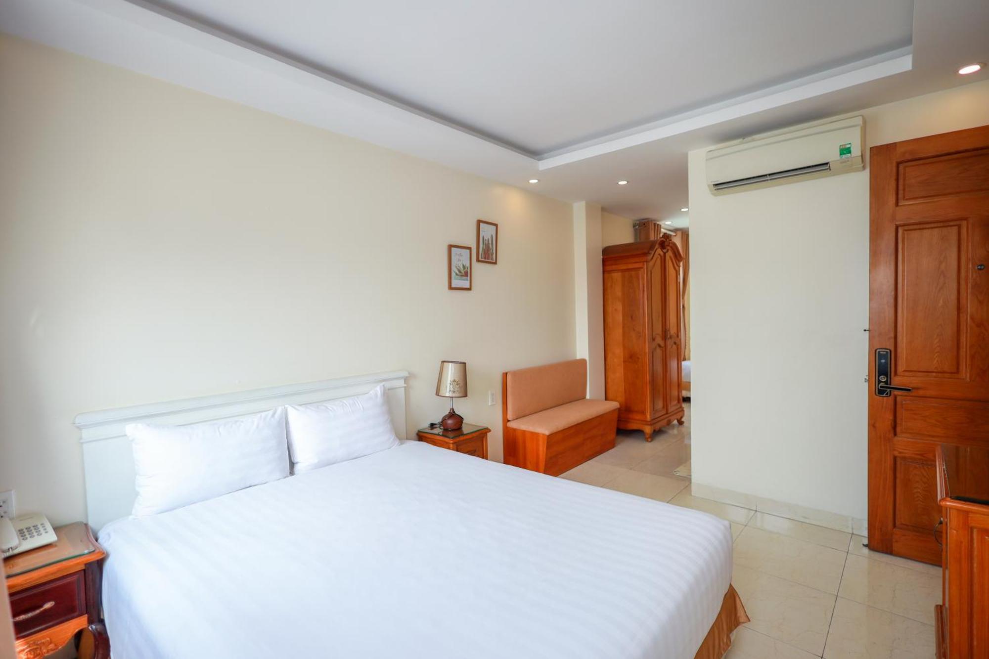 Hotel Sazi Erato Airport