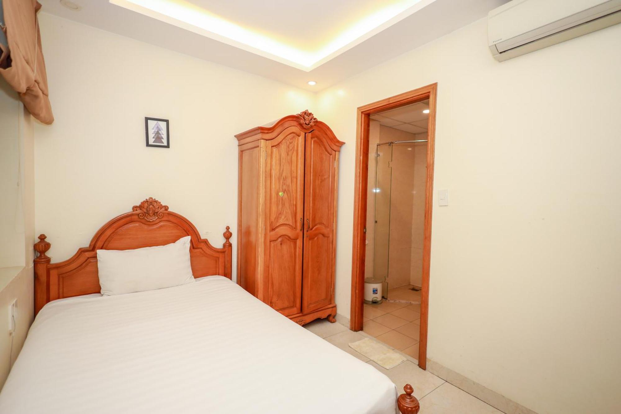 Sazi Erato Airport Hotel 2*