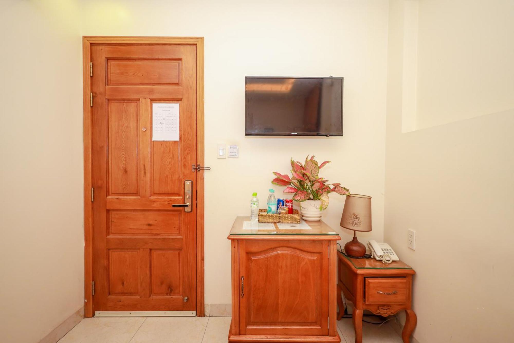 Hotel Sazi Erato Airport 2*