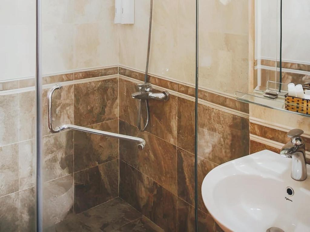 Hotel Sazi Erato Airport 2*